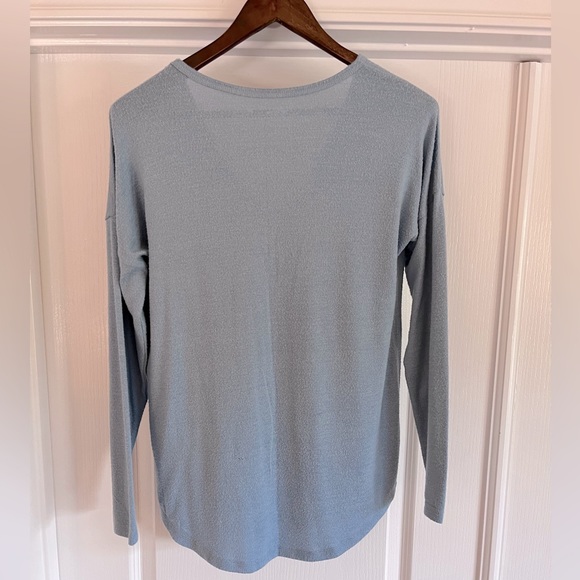 Abercrombie & Fitch Cozy Long-Sleeve V-Neck Legging Tee (size M) - Picture 4 of 4